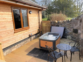 Pheasant Lodge with Hot Tub